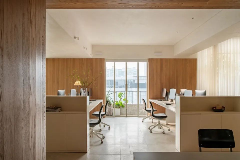 办公室家具设计：摒弃繁复的装饰，美好源于自然