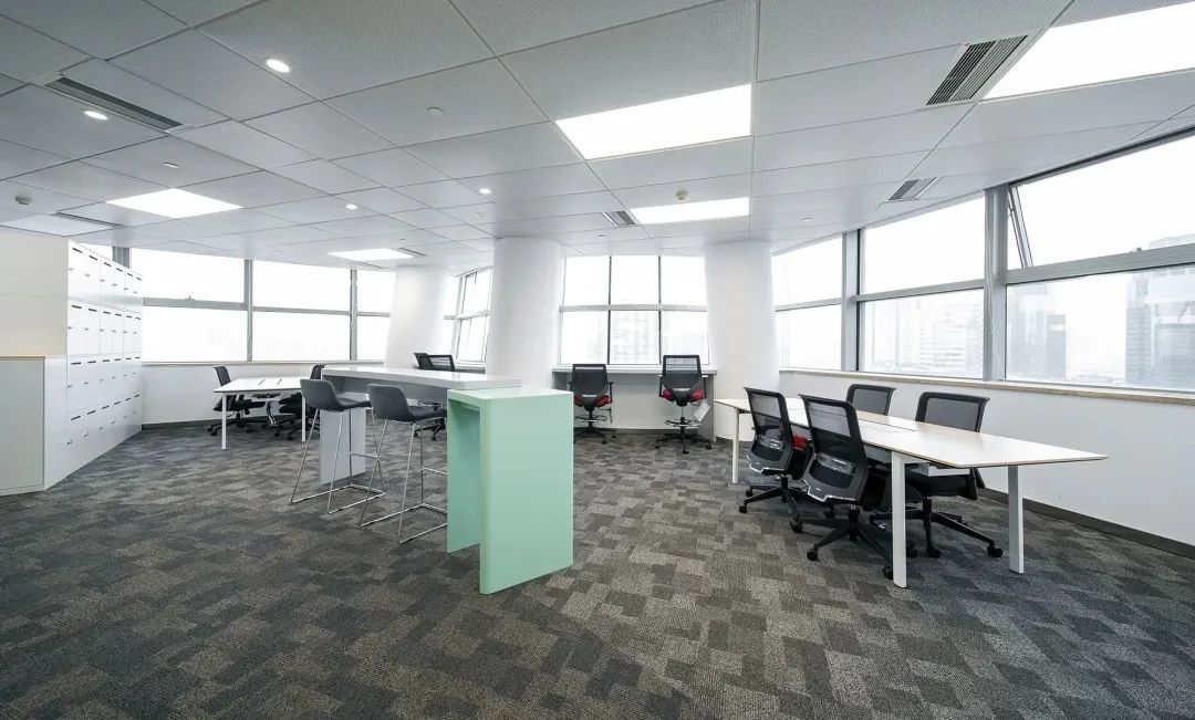 欣赏：钛阳化学颜料配合办公室家具呈现极为简约的风格享受